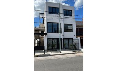 PH2amb a la calle/  A estrenar/ Primer piso por escalera/ Zona Chauvin