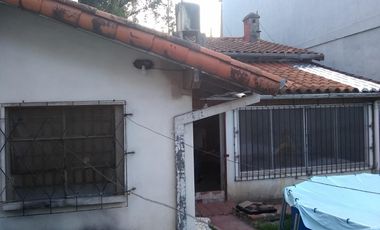 Propiedad en lote propio en excelente  ubicación a mts de la estación Jose León Suarez