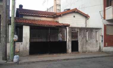 Propiedad en lote propio en excelente  ubicación a mts de la estación Jose León Suarez