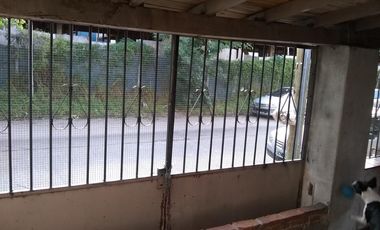 Propiedad en lote propio en excelente  ubicación a mts de la estación Jose León Suarez