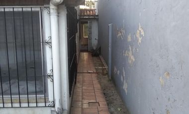 Propiedad en lote propio en excelente  ubicación a mts de la estación Jose León Suarez