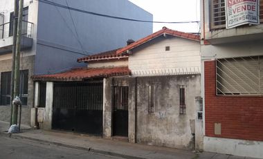 Propiedad en lote propio en excelente  ubicación a mts de la estación Jose León Suarez