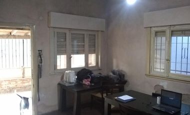 Propiedad en lote propio en excelente  ubicación a mts de la estación Jose León Suarez