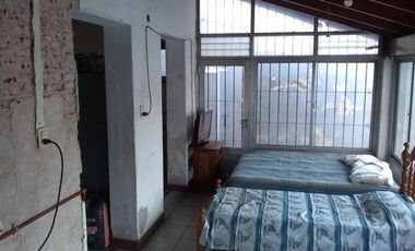 Propiedad en lote propio en excelente  ubicación a mts de la estación Jose León Suarez