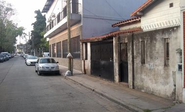 Propiedad en lote propio en excelente  ubicación a mts de la estación Jose León Suarez