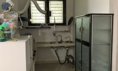 Rumah Babatan Pantai Semi Furnish Carport: 1 mobil