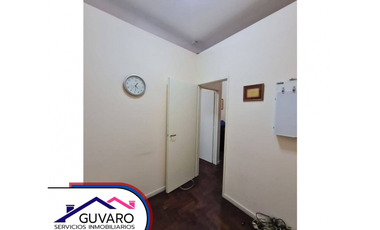 Se Vende Amplia Oficina Céntrica de 2 Esc  C/patio de uso exclusivo
