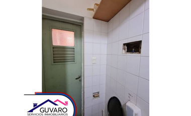 Se Vende Amplia Oficina Céntrica de 2 Esc  C/patio de uso exclusivo