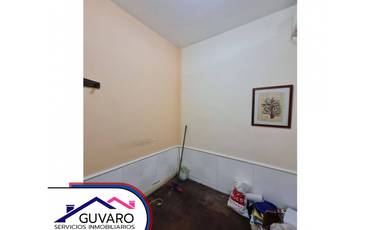 Se Vende Amplia Oficina Céntrica de 2 Esc  C/patio de uso exclusivo