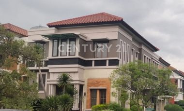 Rumah Gading Park View Depan Taman 2 1/2 Lantai