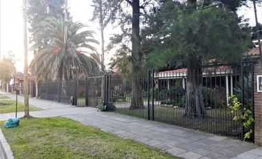OPORTUNIDAD!! HERMOSA CASA TIPO QUINTA EN PADUA SUR +DEPTO+QUINCHO+OFICINA,SOBRE 2LOTES,24 X 37 MTS