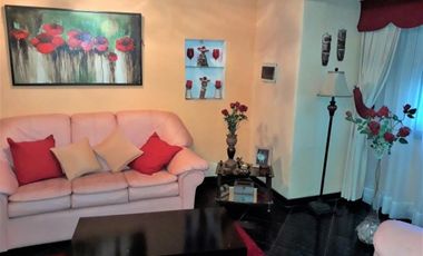 OPORTUNIDAD!! HERMOSA CASA TIPO QUINTA EN PADUA SUR +DEPTO+QUINCHO+OFICINA,SOBRE 2LOTES,24 X 37 MTS