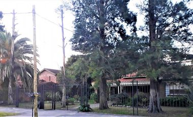 OPORTUNIDAD!! HERMOSA CASA TIPO QUINTA EN PADUA SUR +DEPTO+QUINCHO+OFICINA,SOBRE 2LOTES,24 X 37 MTS