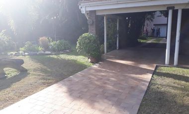 OPORTUNIDAD!! HERMOSA CASA TIPO QUINTA EN PADUA SUR +DEPTO+QUINCHO+OFICINA,SOBRE 2LOTES,24 X 37 MTS