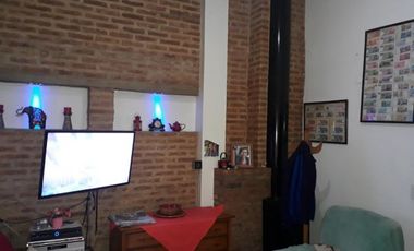 OPORTUNIDAD!! HERMOSA CASA TIPO QUINTA EN PADUA SUR +DEPTO+QUINCHO+OFICINA,SOBRE 2LOTES,24 X 37 MTS