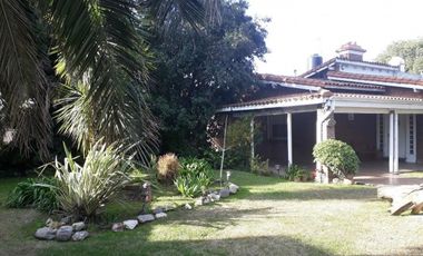 OPORTUNIDAD!! HERMOSA CASA TIPO QUINTA EN PADUA SUR +DEPTO+QUINCHO+OFICINA,SOBRE 2LOTES,24 X 37 MTS