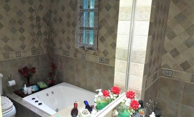 OPORTUNIDAD!! HERMOSA CASA TIPO QUINTA EN PADUA SUR +DEPTO+QUINCHO+OFICINA,SOBRE 2LOTES,24 X 37 MTS