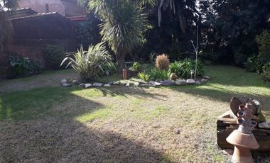 OPORTUNIDAD!! HERMOSA CASA TIPO QUINTA EN PADUA SUR +DEPTO+QUINCHO+OFICINA,SOBRE 2LOTES,24 X 37 MTS
