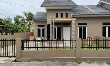 RUMAH SIAP HUNI TYPE 65 TANAH LUAS 3 UNIT LAGI DEPAN SMU 10 BUKTI BARISAN