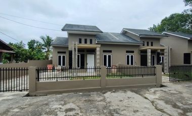 RUMAH SIAP HUNI TYPE 65 TANAH LUAS 3 UNIT LAGI DEPAN SMU 10 BUKTI BARISAN