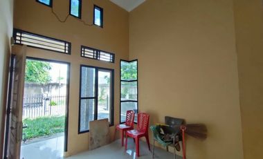 RUMAH SIAP HUNI TYPE 65 TANAH LUAS 3 UNIT LAGI DEPAN SMU 10 BUKTI BARISAN