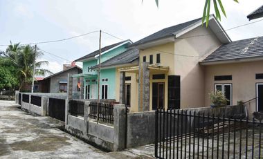 RUMAH SIAP HUNI TYPE 65 TANAH LUAS 3 UNIT LAGI DEPAN SMU 10 BUKTI BARISAN