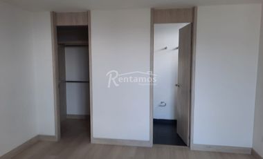 apartamento en venta en loma el carmelo. Cod V776503