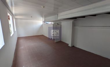 COD. 11044 - SE ARRIENDA CASA - BARRIO: EL PRADO