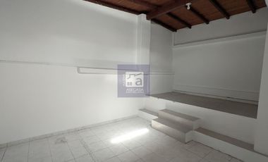 COD. 11044 - SE ARRIENDA CASA - BARRIO: EL PRADO
