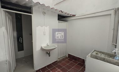 COD. 11044 - SE ARRIENDA CASA - BARRIO: EL PRADO