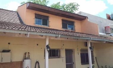 CHALET DE 4 AMBIENTES, EXCELENTE UBICACION.