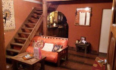 CHALET DOS DORMITORIOS, AMPLIA COCHERA, FONDO LIBRE