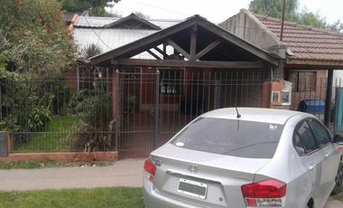 CHALET DOS DORMITORIOS, AMPLIA COCHERA, FONDO LIBRE