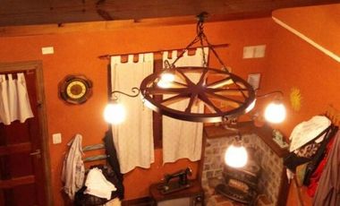 CHALET DOS DORMITORIOS, AMPLIA COCHERA, FONDO LIBRE