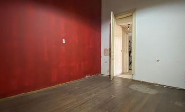 Casa interna de 4 ambientes, ubicada a 50 metros de la Avenida Tomás Espora.