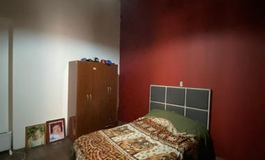 Casa interna de 4 ambientes, ubicada a 50 metros de la Avenida Tomás Espora.