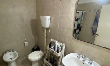 Casa interna de 4 ambientes, ubicada a 50 metros de la Avenida Tomás Espora.