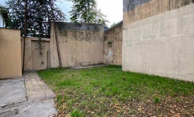 Casa interna de 4 ambientes, ubicada a 50 metros de la Avenida Tomás Espora.