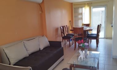 Acogedora Casa con hermosas vistas en Ballenita