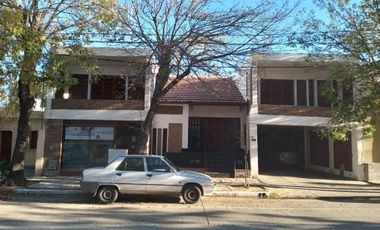 Sa Luis - Villa Mercedes- Casa en 2 plantas con Local a la calle