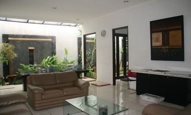 Disewa Rumah Kantor Fresh Look Sedang Finishing Renov