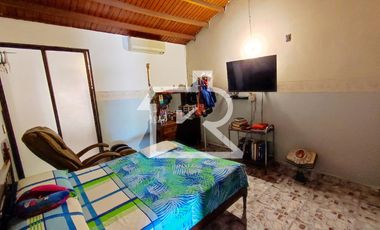 casa en venta en barrio  juana paula. Cod V12704