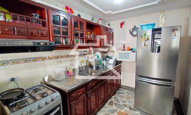 casa en venta en barrio  juana paula. Cod V12704