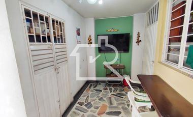 casa en venta en barrio  juana paula. Cod V12704