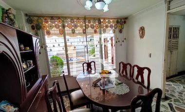 casa en venta en barrio  juana paula. Cod V12704