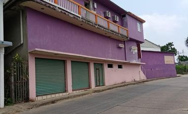 Venta de Edificio con 20 habitaciones en esquina de Av. Miguel Hidalgo, Col. Las Águilas, Ixhuatlán del Sureste, Veracruz.