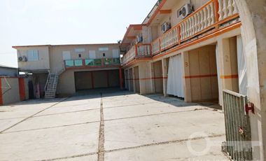 Venta de Edificio con 20 habitaciones en esquina de Av. Miguel Hidalgo, Col. Las Águilas, Ixhuatlán del Sureste, Veracruz.