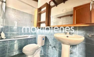 casa en arriendo/venta en loma del barro. Cod A64823