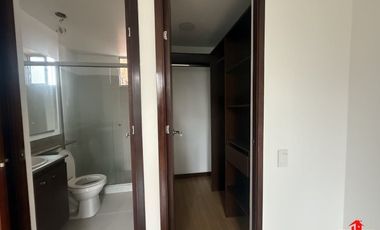 apartamento en arriendo en loma del esmeraldal. Cod A6470