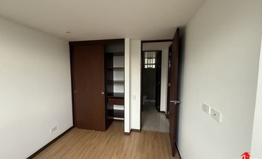 apartamento en arriendo en loma del esmeraldal. Cod A6470
